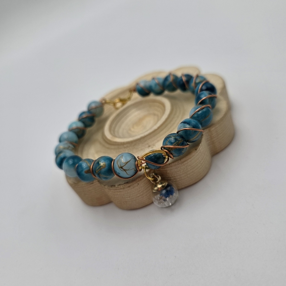 Handmade wirewrapped Elegant Blue and Gold Beaded Bracelet - Picture 3 of 5
